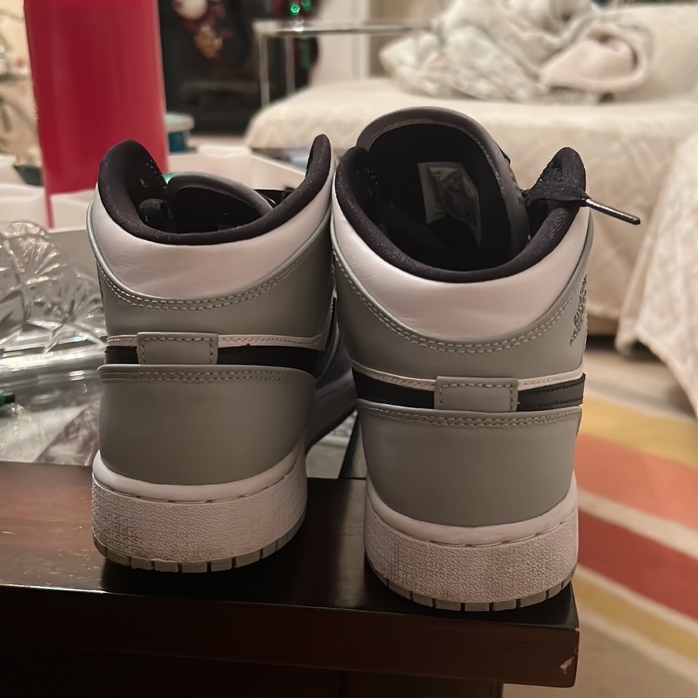 Air Jordan 1 Mid ‘Smoke Grey’ - Picture 4 of 7
